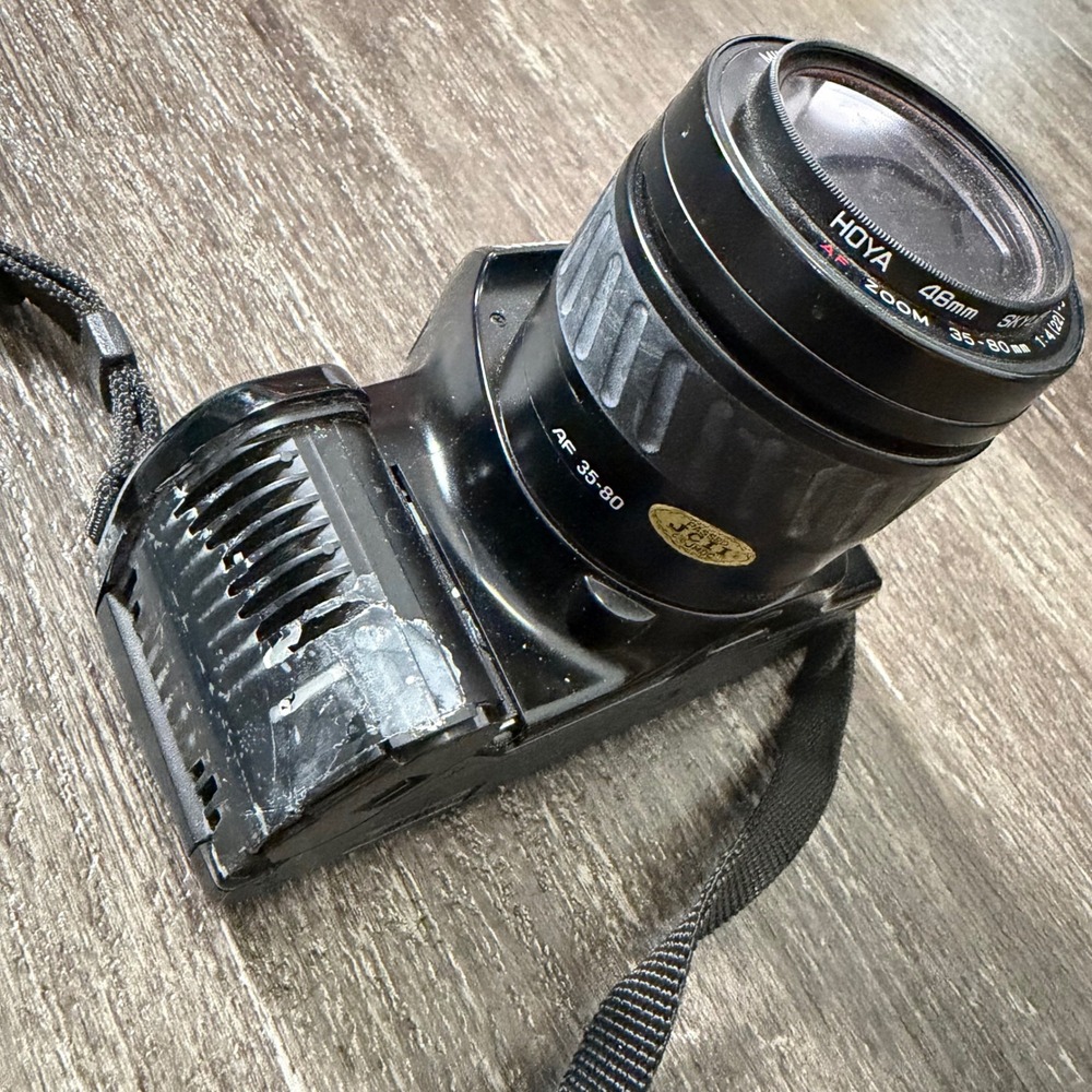 Minolta Dynax 300si 35mm SLR Film Camera Black 35-80mm Zoom Lens‎ Hoya Filter
